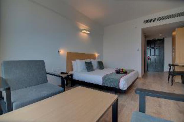 Vaccinated Staff- Oyo Townhouse 76768 The Bluebay Ecr