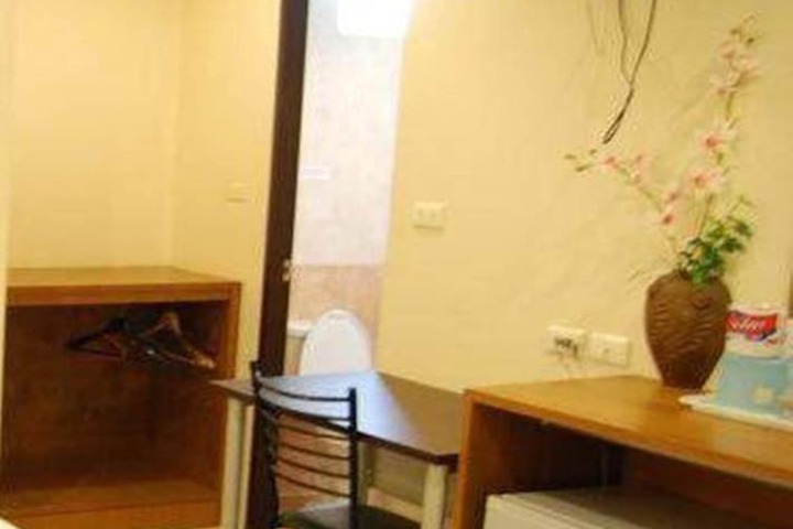 Room 17 of 28