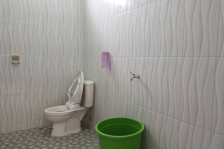 Room 6 of 16