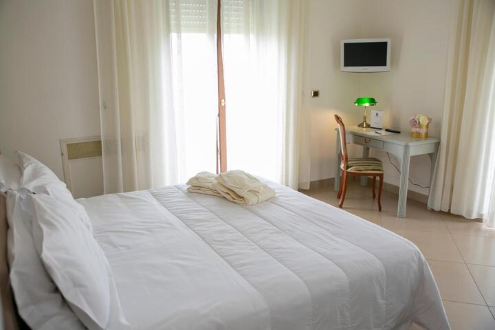Room 34 of 110