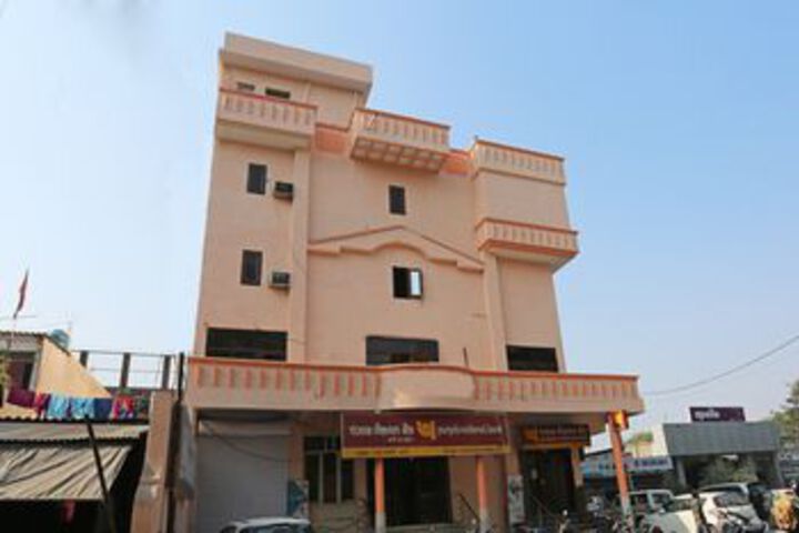 Oyo 10444 Vasundhra Inn