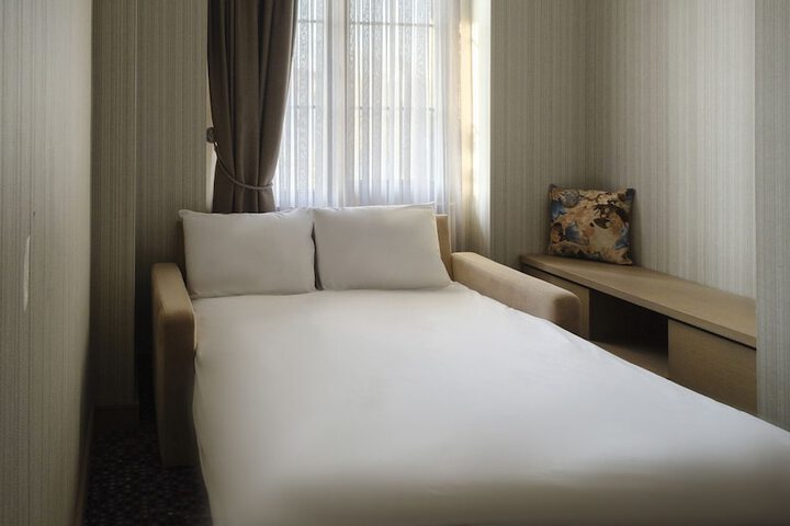 Room 25 of 107