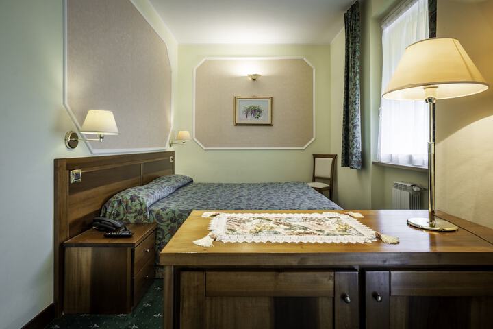 Room 52 of 100