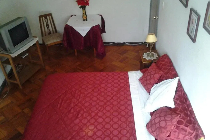 Room 4 of 9