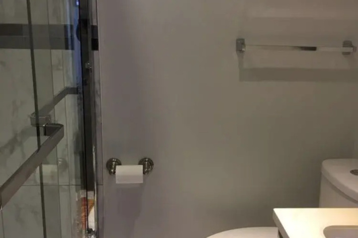Room 10 of 12