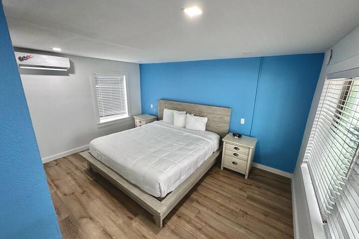 Room 6 of 148