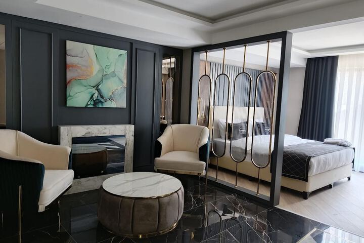 Room 10 of 76