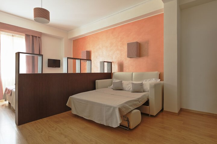 Room 7 of 98