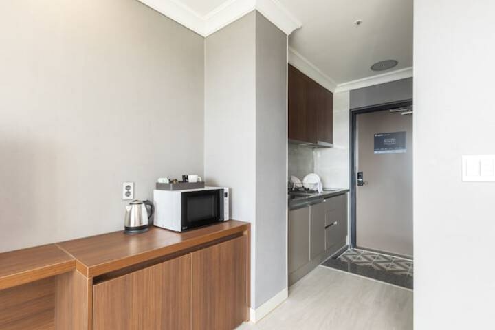Room 12 of 80