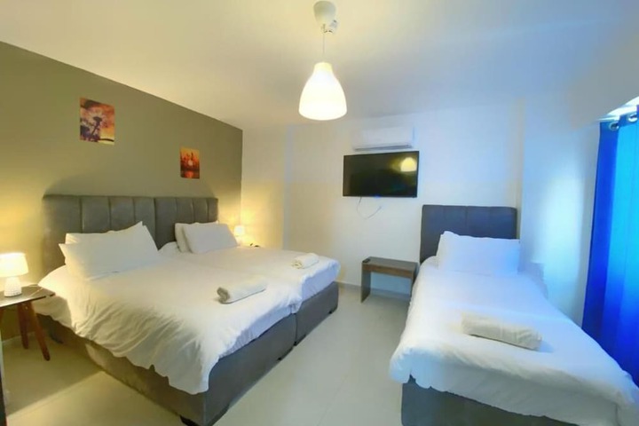 Room 6 of 34