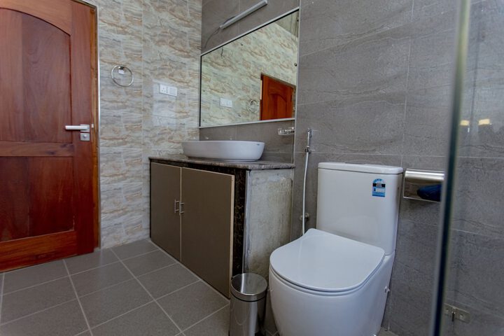 Room 4 of 7