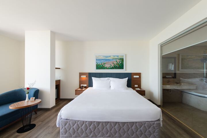 Room 16 of 79