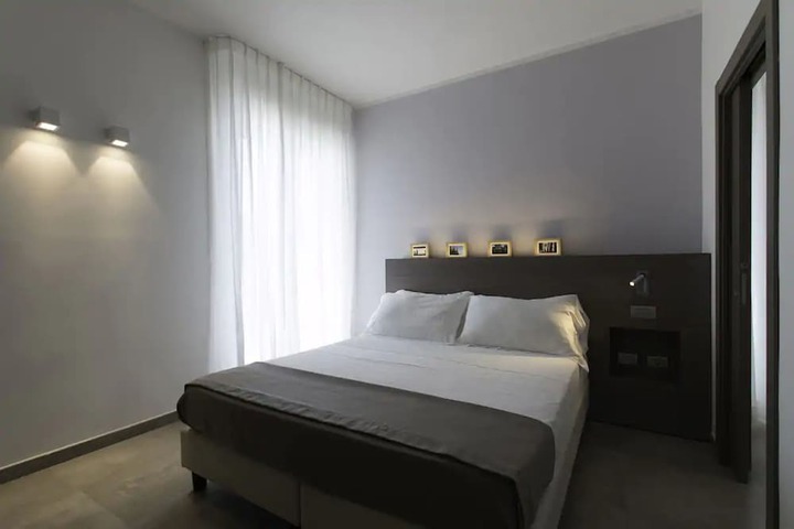 Room 6 of 34