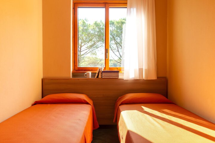 Room 33 of 123