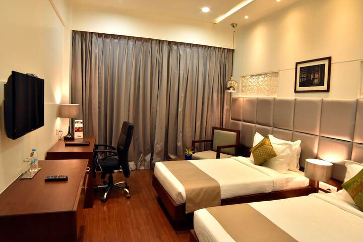 Room 9 of 36