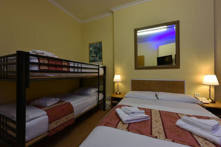 Room 26 of 81