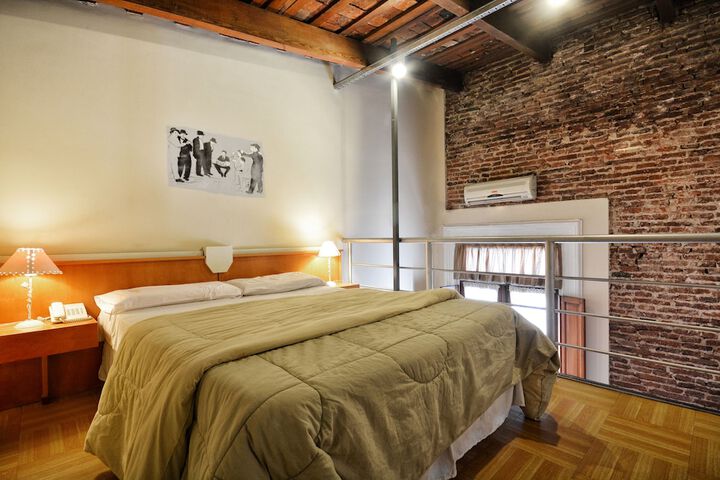 Room 8 of 28
