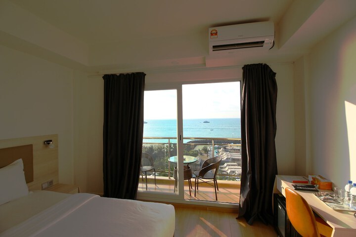 Room 17 of 37
