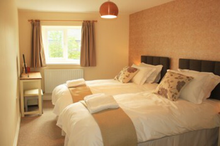 Room 5 of 18