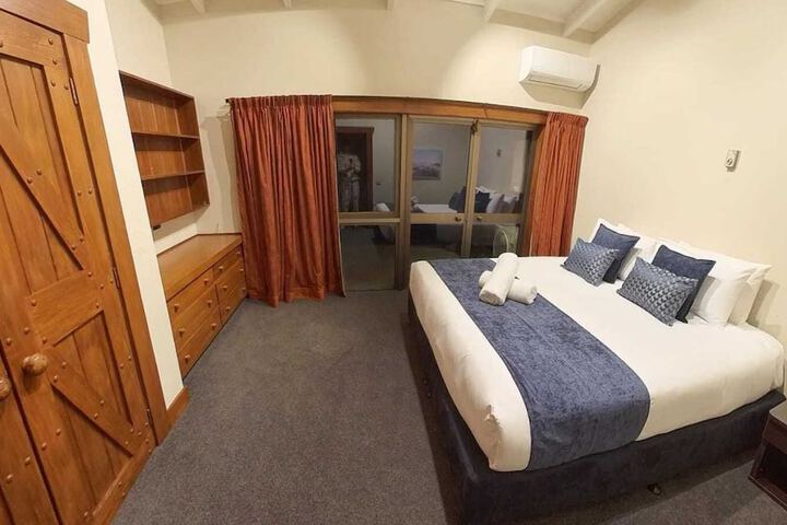 Room 11 of 31