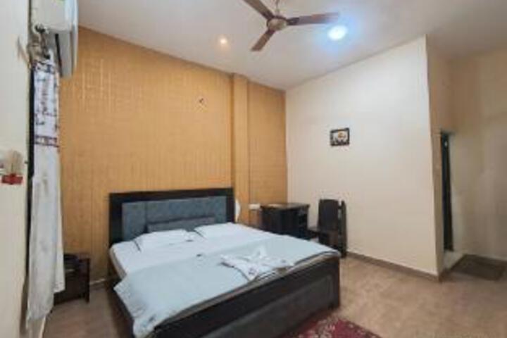 Room 10 of 18