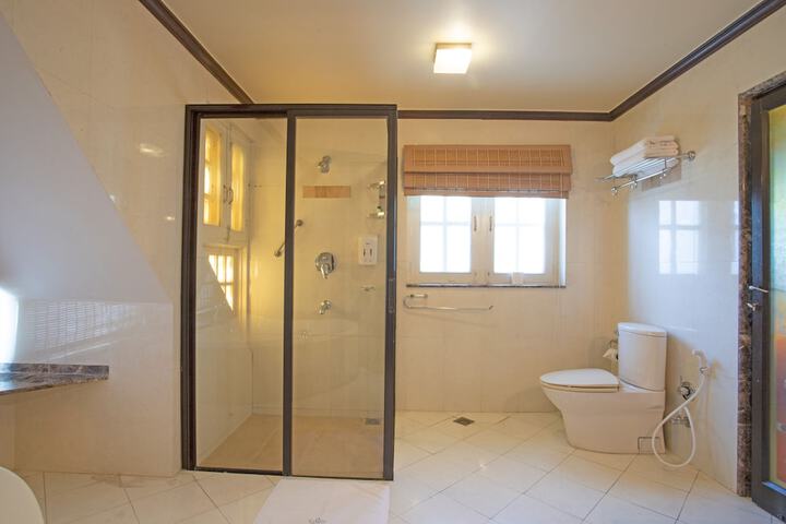 Room 14 of 25