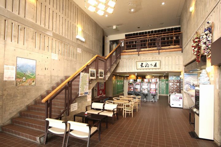 Entrance & Lobby