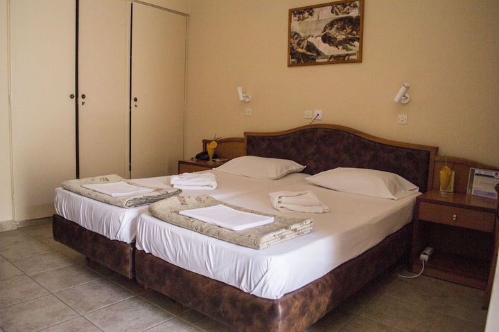Room 28 of 228