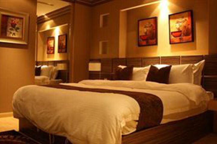 Room 12 of 33