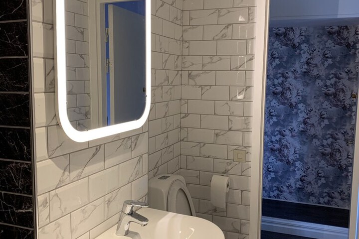 Room 32 of 49