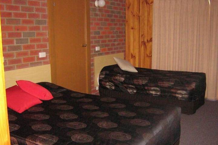 Room 4 of 12
