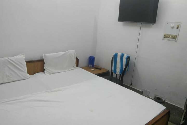 Room 52 of 60