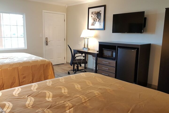 2 Queen Beds (8 of 27)