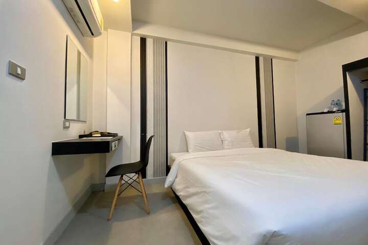 Room 27 of 40
