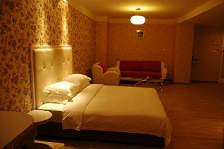 Room 5 of 17