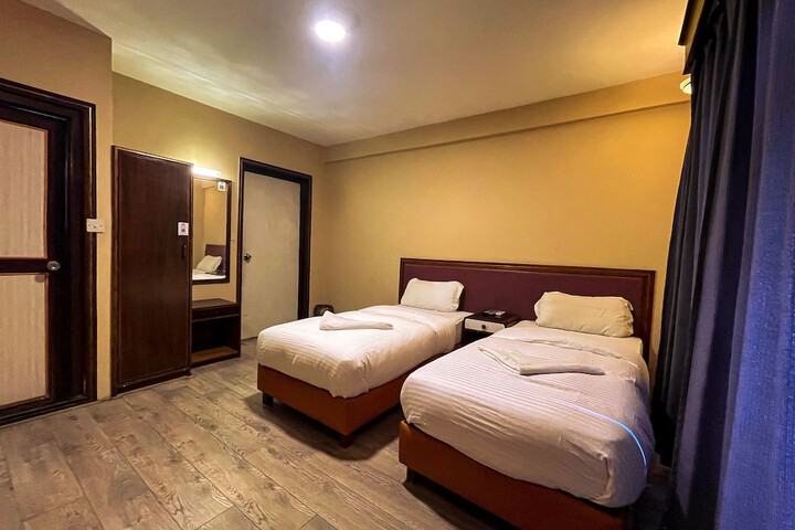 Room 27 of 47