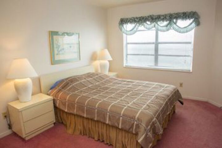 Room 9 of 14