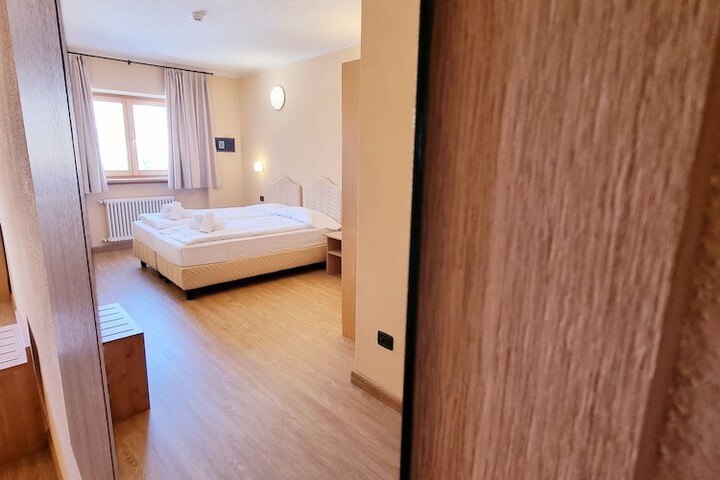 Room 16 of 66