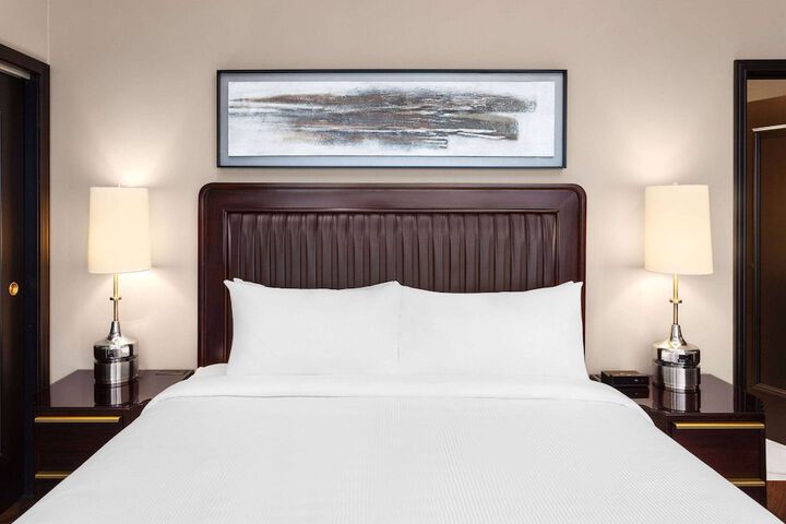 1 California King Bed Accessible Studio Suite Roll in Shower (18 of 20)