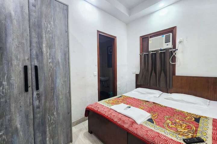 Room 7 of 28