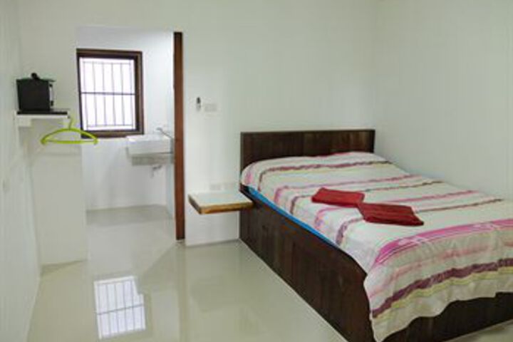 Room 9 of 40