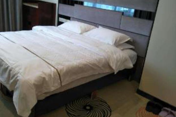 Room 8 of 9