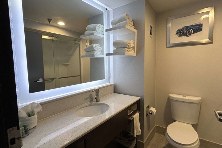 2 Queen Beds Microwave and Refrigerator WiFi Full Breakfast (8 of 12)