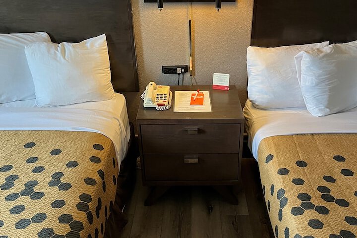Room 10 of 18
