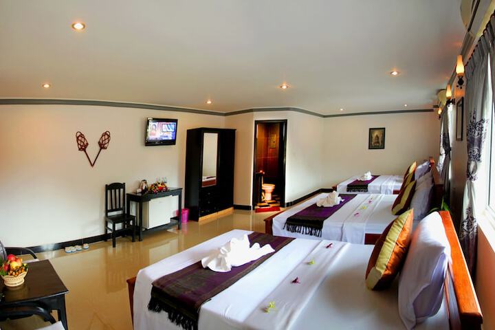 Room 4 of 49