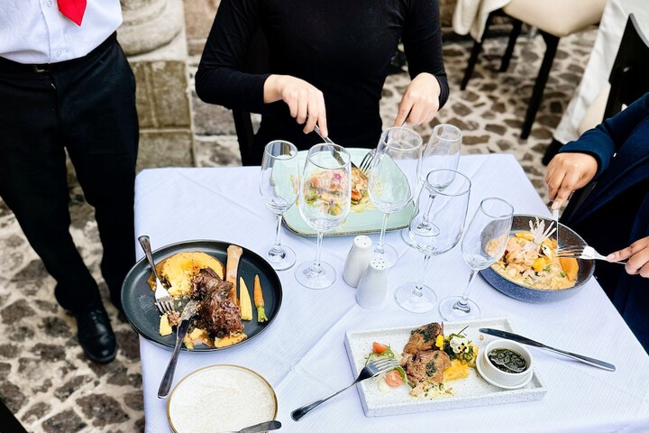 Dining 57 of 65