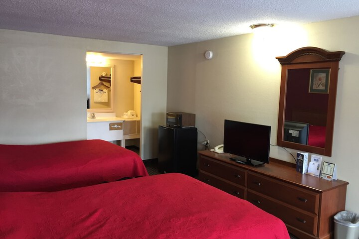 2 Double Beds (3 of 6)