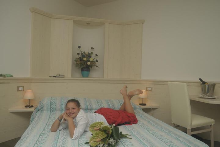 Room 17 of 46