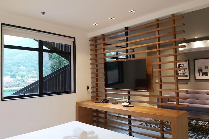 Room 11 of 42