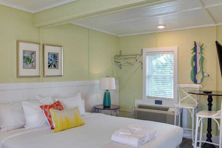 Room 15 of 77